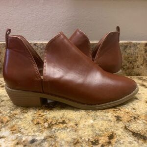 Ladies 7 Universal Thread Nora Cutout Ankle Booties Brown Low Boot Nonslip Sole